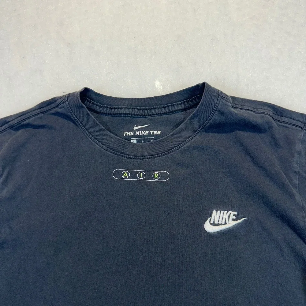 Nike‎ Air Mens Black Graphic T-Shirt World Map Embroidered Logo CT6540-010 Small